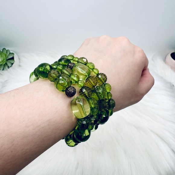 Vibrant Turtle Green Multi-Strand Beaded Bracelet - Picture 3 of 6